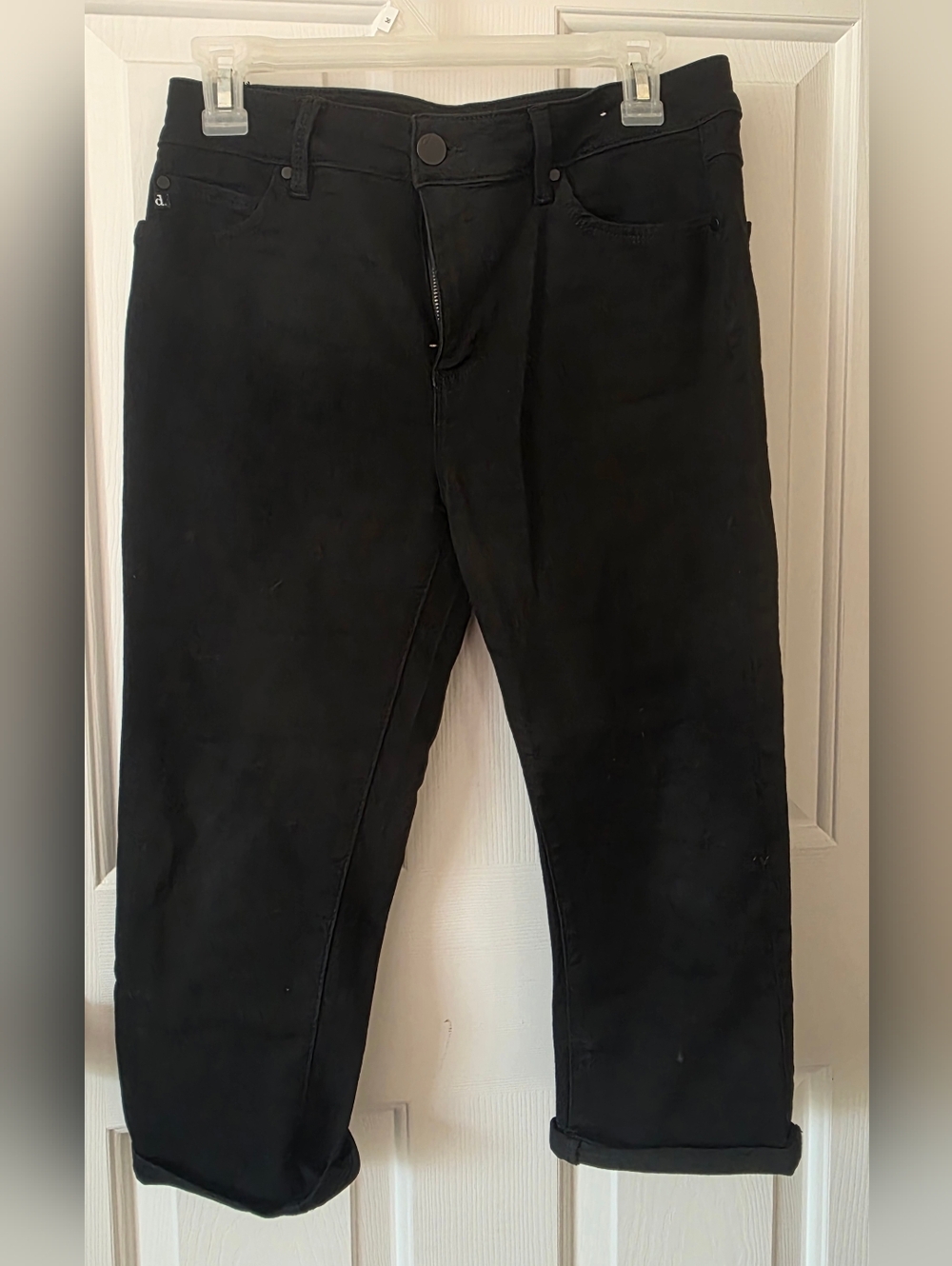 Women's  Black Straight-Leg Cropped Pants